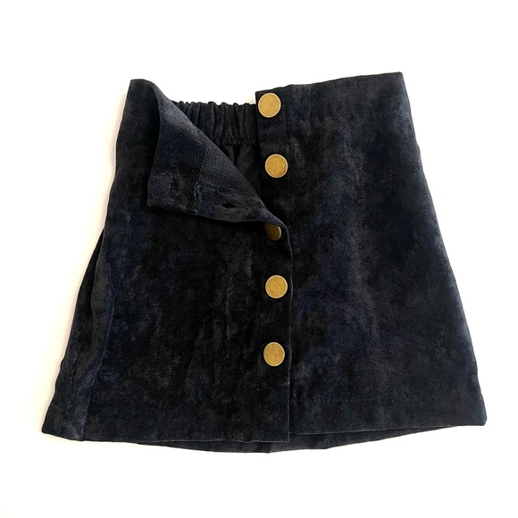 Elegant Girls 2T Black Skirt with Gold Buttons, Like New - Picture 2 of 3